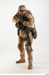  Photos Robert Watson Army Czech Paratrooper Poses crouching standing 0009.jpg